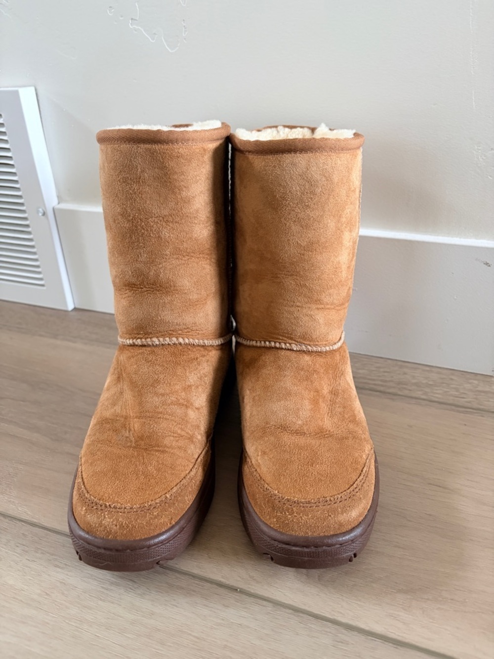 UGG Ultimate Short 5275 Chestnut Suede Sheepskin Boots Women’s 7 - Picture 3 of 5